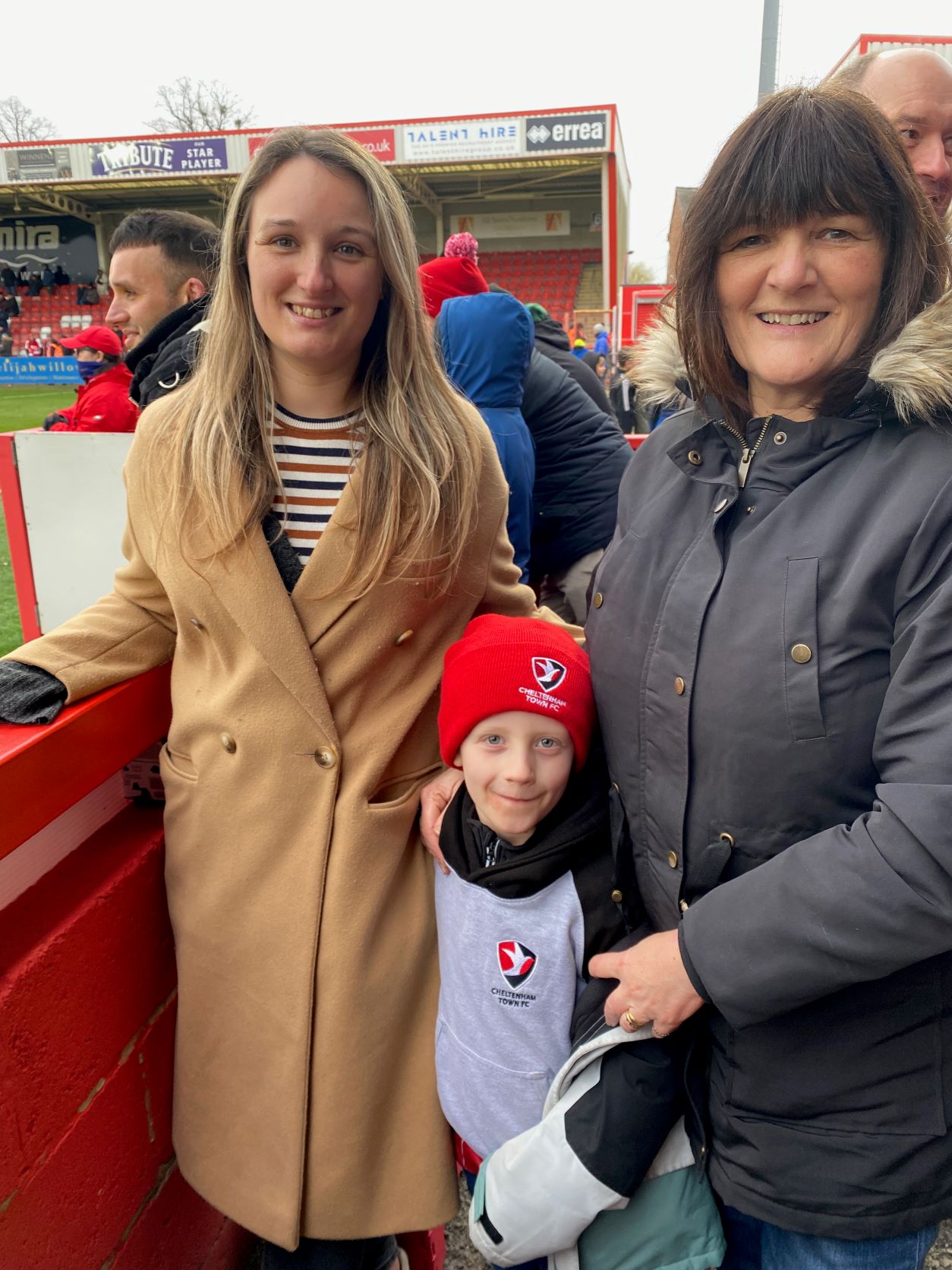 Photograph of Tracey Holmes with daughter Katie and Grandson Ronnie